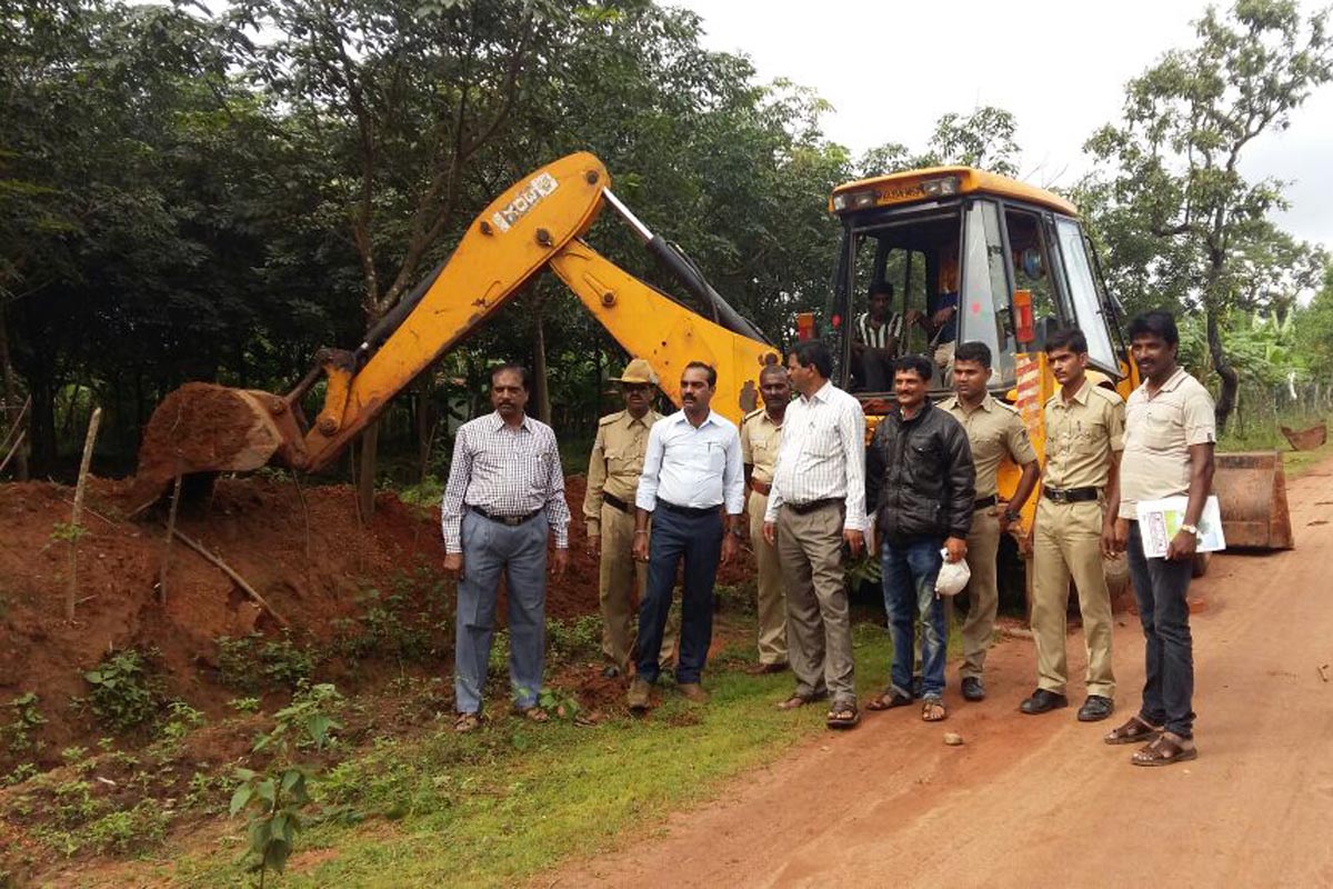 ತಹಶೀಲ್ದಾರ್ ನೇತೃತ್ವದಲ್ಲಿ  ಒತ್ತುವರಿ ಜಾಗ ತೆರವು